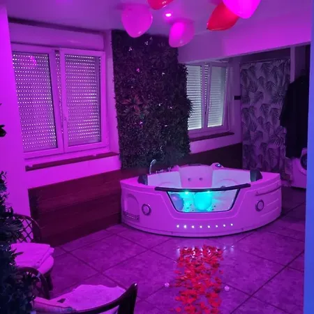 Paris 2 - With Jacuzzi Apartment Rosny-sous-Bois